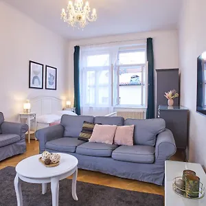 Ξενοδοχείο με διαμερίσματα Charles Bridge Premium Residence, Πράγα
